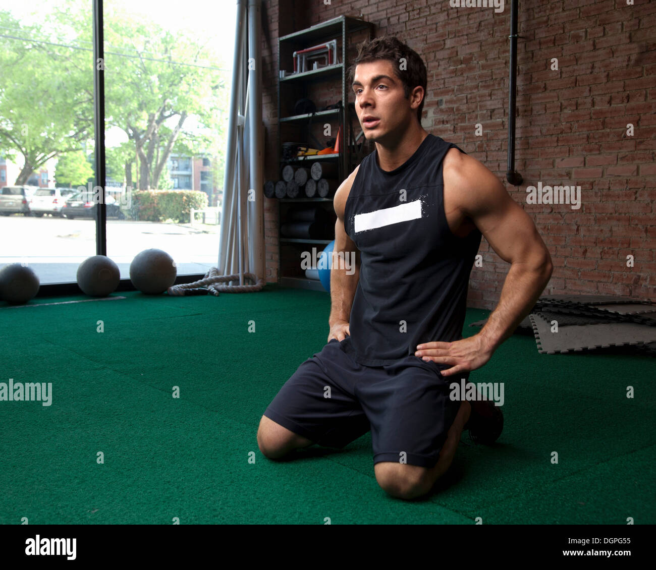 Männlichen Bodybuilder eine Pause im Fitness-Studio Stockfoto