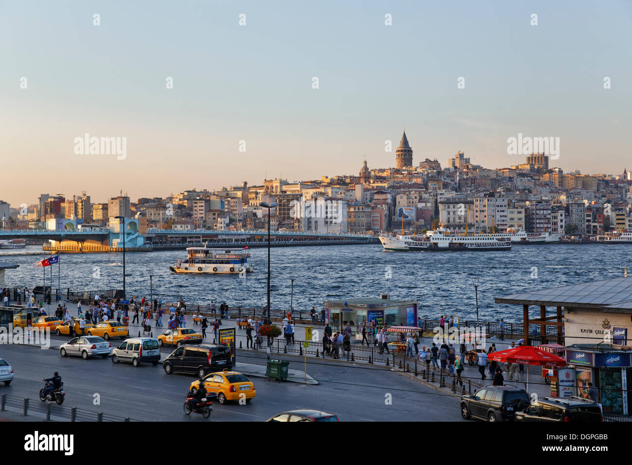 Golden Horn, Galata-Turm in Beyoglu, Galata-Brücke, Blick von Eminönü, Istanbul, europäische Seite, Türkei, Europa, PublicGround Stockfoto
