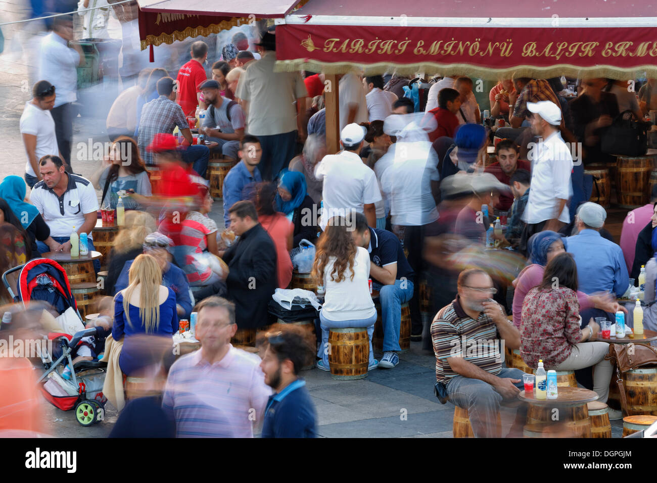 Kioske, Verkauf, Fischbrötchen oder Balik Ekmek, Eminönü Bezirk, Istanbul, Europäische Side, Türkei, Europa, PublicGround Stockfoto