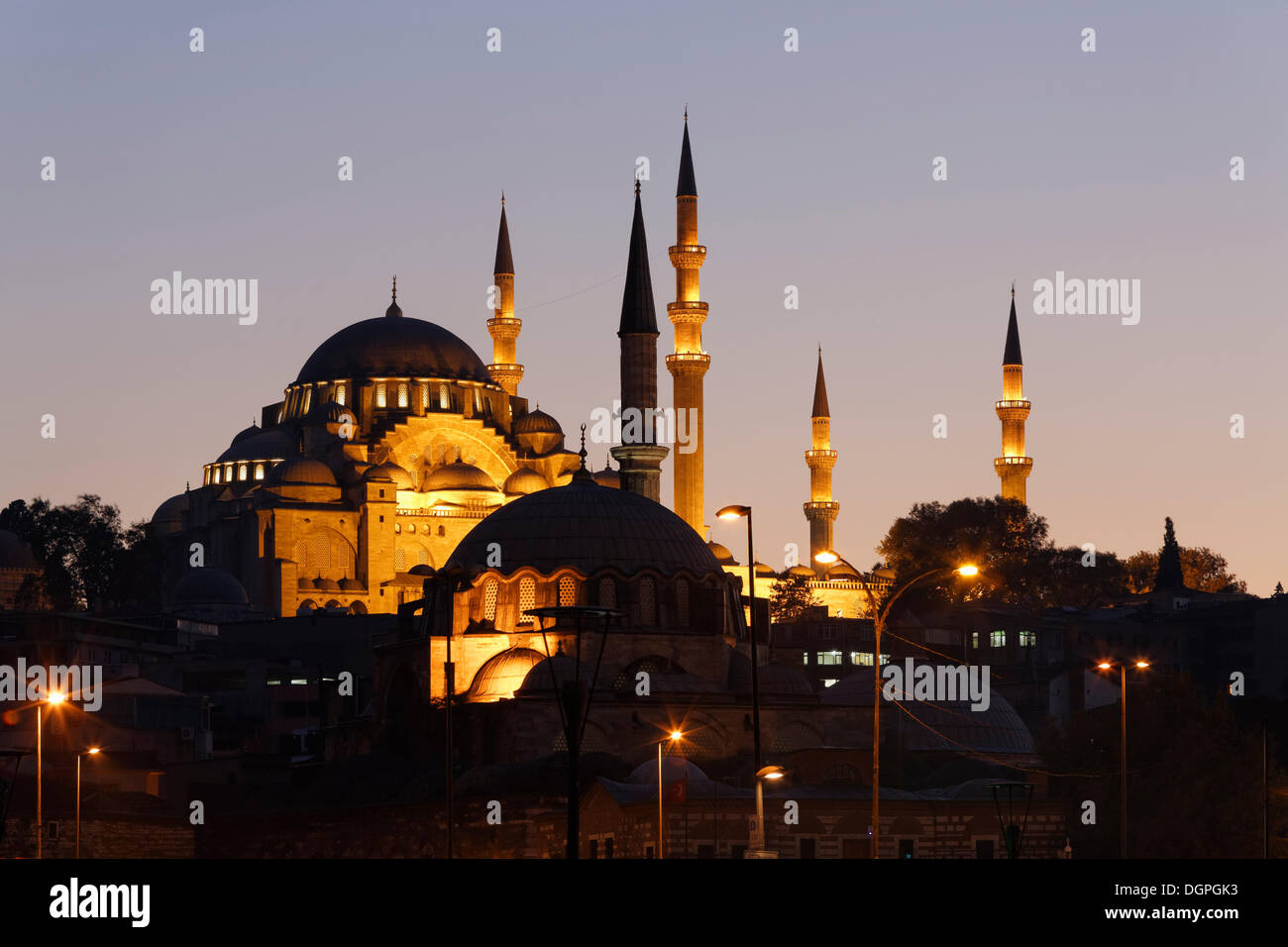 Sueleymaniye Moschee, Rustem Pasha Moschee in den Vordergrund, Istanbul, Europäische Side, Türkei, Europa, PublicGround Stockfoto
