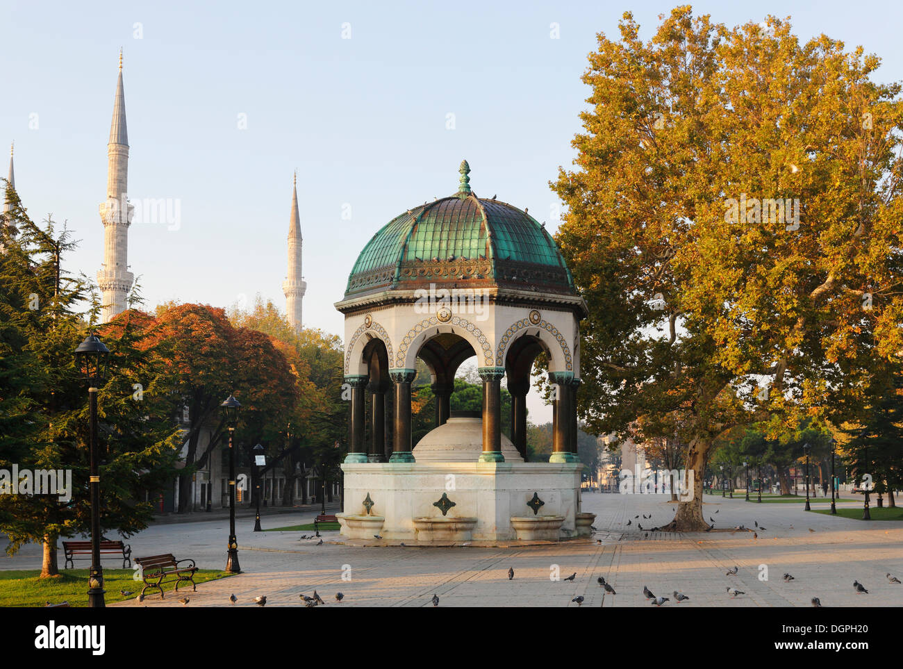 Deutsch-Brunnen im Hippodrom oder im Meydani Platz, die Minarette der Sultan Ahmed Mosque, Istanbul, europäische Seite Stockfoto