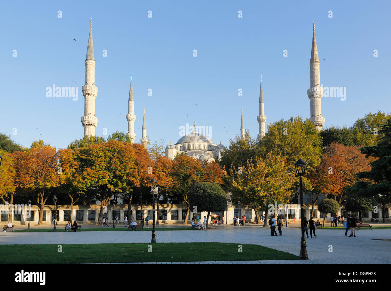 Blaue Moschee oder Sultan Ahmed Mosque oder Sultanahmet Camii, Hippodrom oder bei Meydani-Platz, Istanbul, europäische Seite Stockfoto