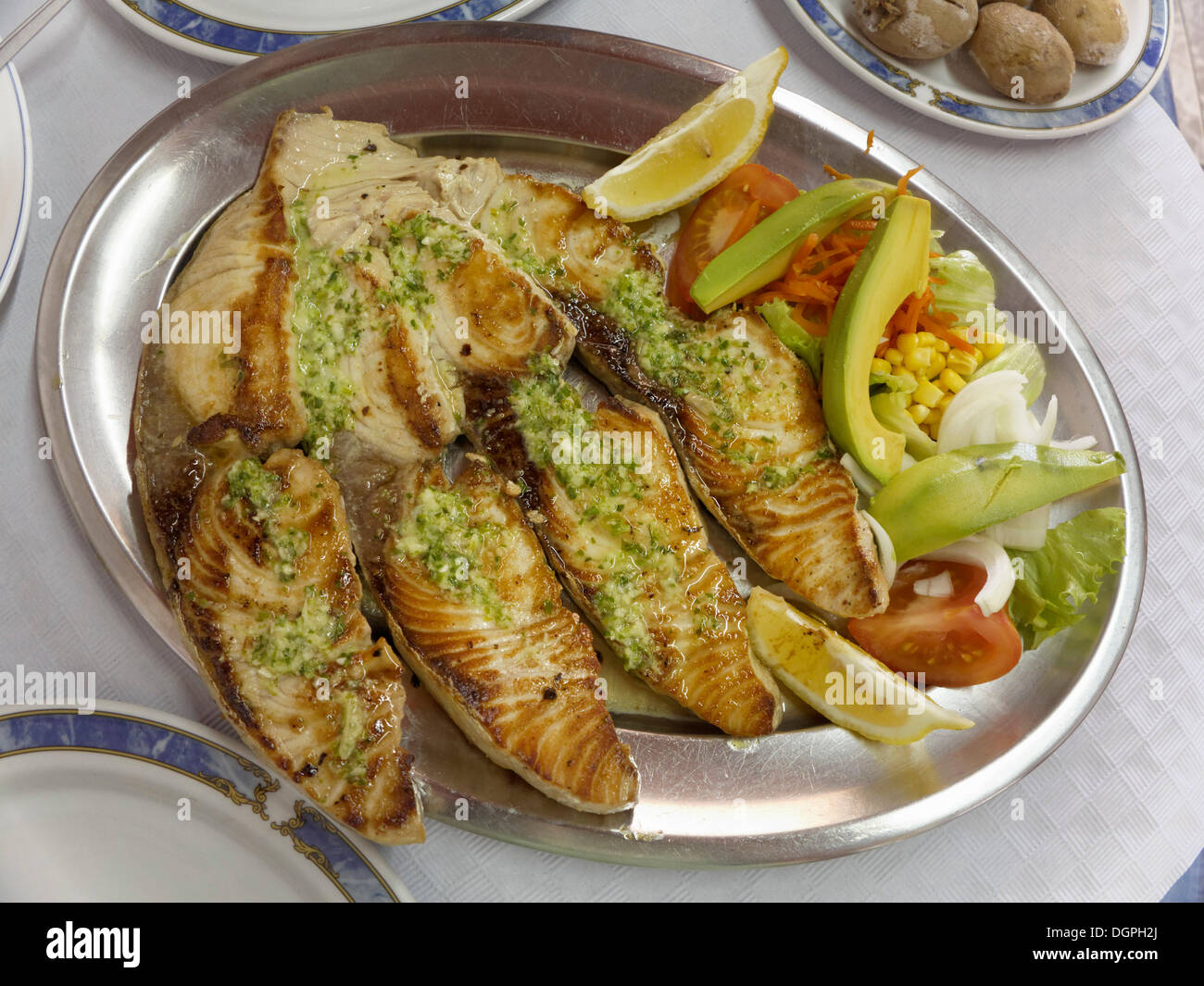 Fischplatte im Restaurant El Puerto Vueltas, La Gomera, Valle Gran Rey, Kanarische Inseln, Spanien Stockfoto