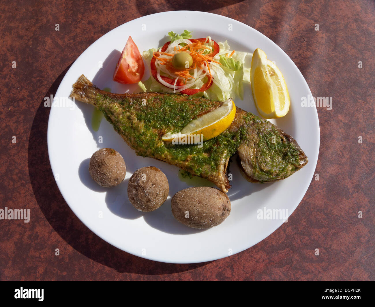 Papageienfische, Fisch-Mahlzeit im Restaurant Orquidea in La Calera, La Gomera, Valle Gran Rey, Kanarische Inseln, Spanien Stockfoto