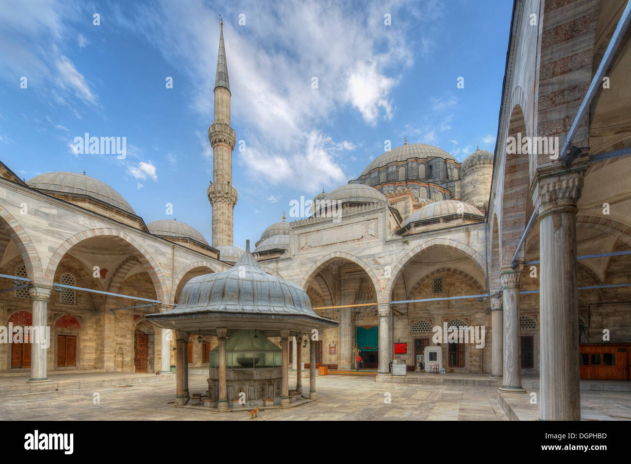 Atrium, Sehzade Moschee, des Prinzen Moschee, erbaut von Mimar Sinan, Sehzade oder Saraçhane in der Fatih Bezirk, Fatih, Istanbul Stockfoto