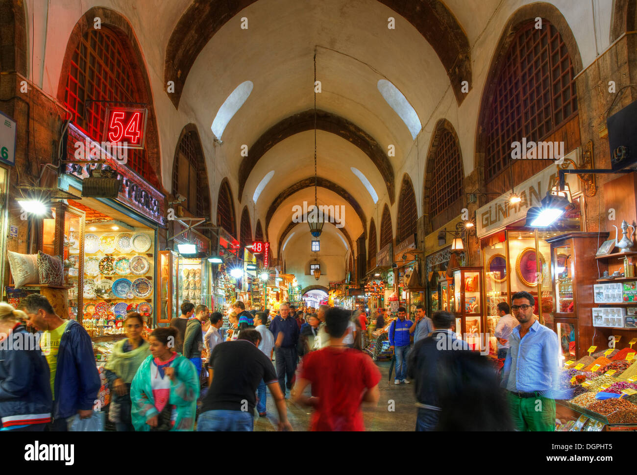 Ägyptische Basar oder Spice Bazaar Mısır Çarşısı, Eminönü, Istanbul, europäische Seite, Provinz Istanbul, Türkei Stockfoto