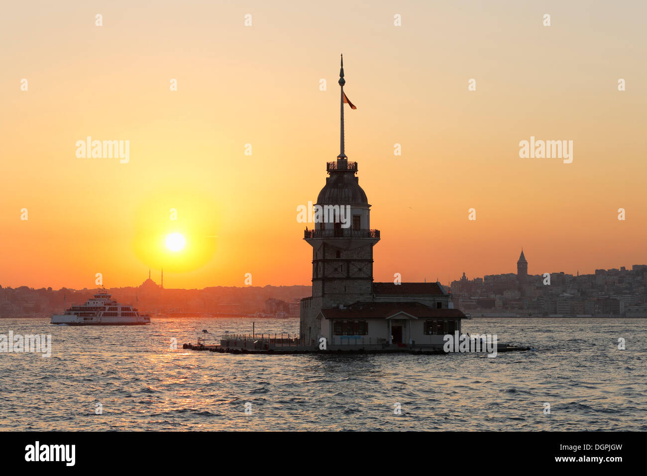 Abendstimmung, Jungfernturm oder Leander Turm, Kız Kulesi, im Bosporus, Bosporus, Üsküdar, Istanbul Stockfoto