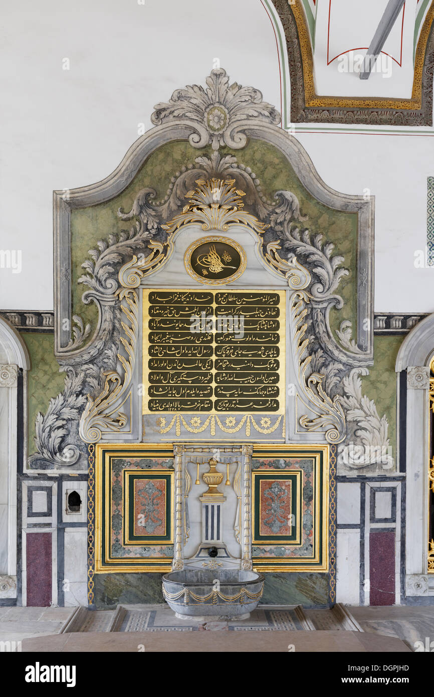 Wandbrunnen im osmanischen Barock Stil, Beschneidung Zimmer, vierte Hof Topkapi-Palast, Topkapı Sarayı Stockfoto