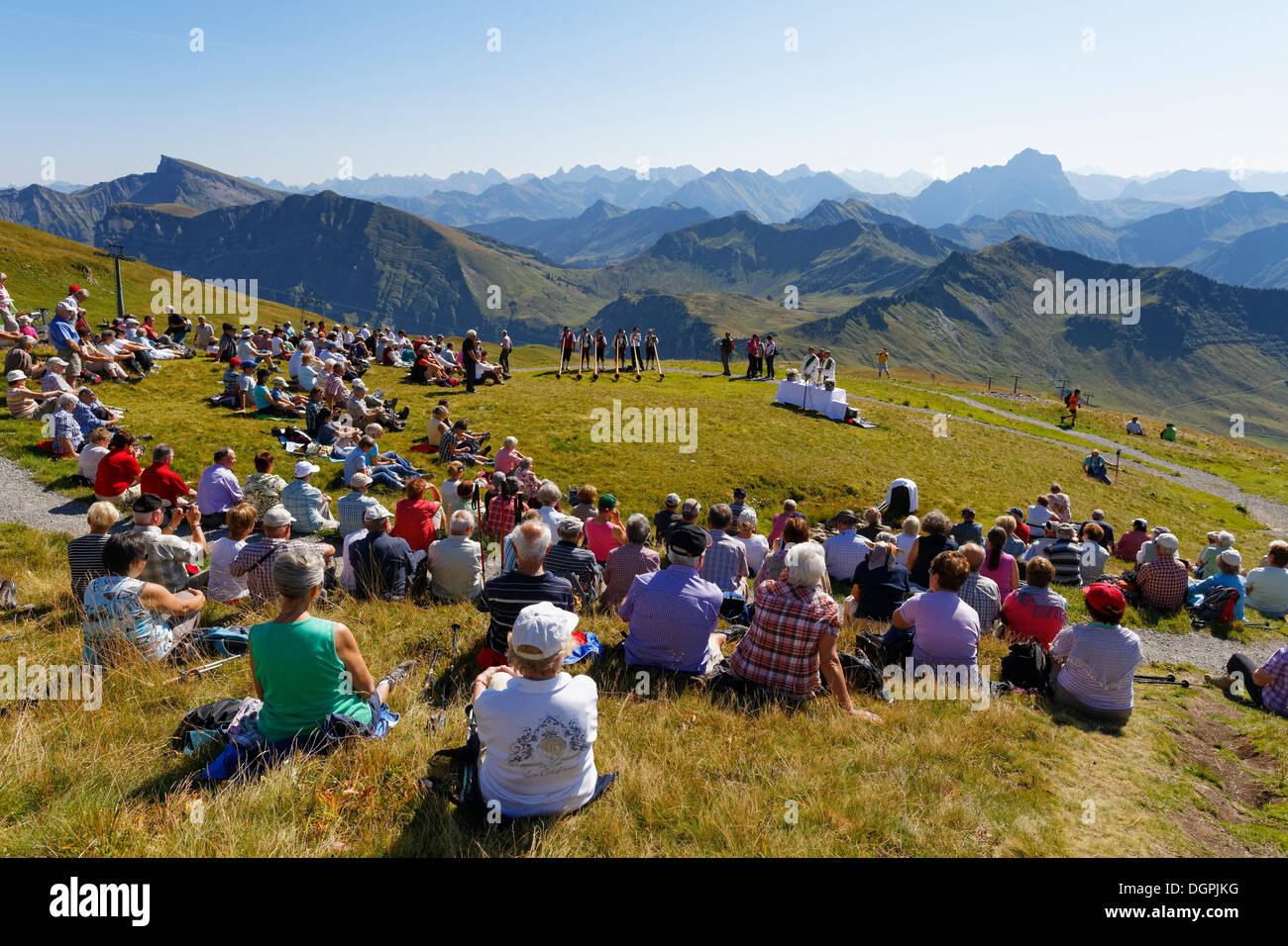 Berg-Masse während eines Treffens der Alphornbläser, Diedamskopf, Schoppernau, Bregenzerwald, Bregenzer Wald, Vorarlberg, Österreich Stockfoto