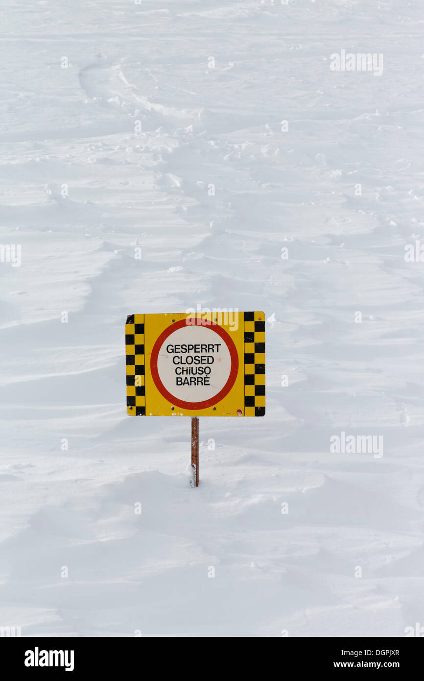 Geschlossene Zeichen in einem Skigebiet Nassfeld, Hermagor, Kärnten, Österreich Stockfoto