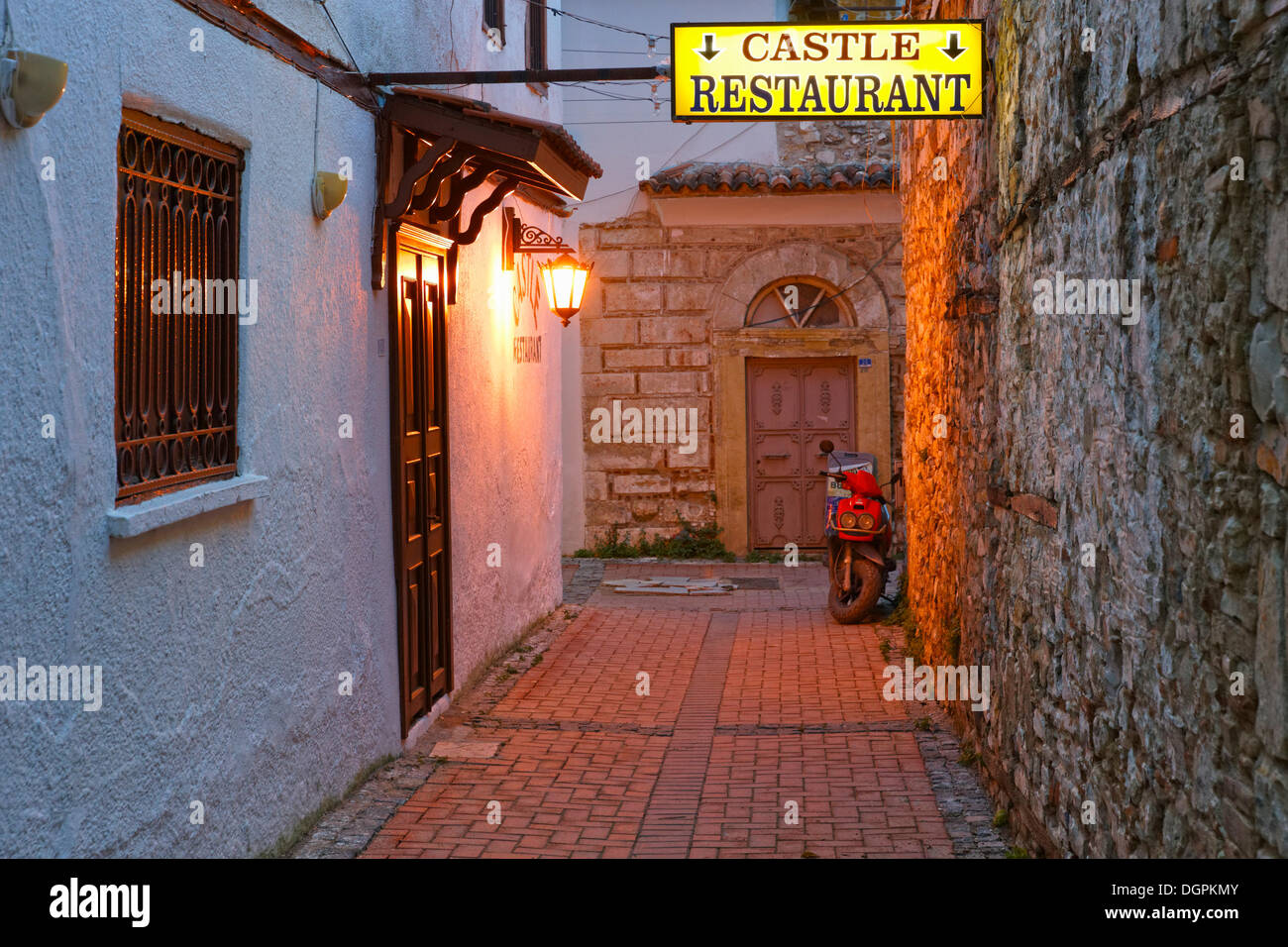 Gasse in der Bazar Viertel von Kusadasi, Kusadasi, Aydin Provinz, Ägäis, Türkei Stockfoto