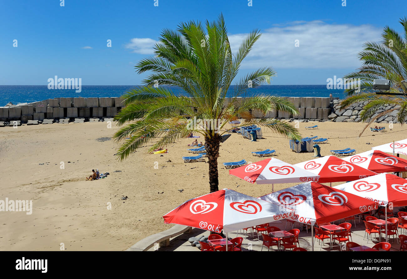 Madeira Portugal. Die künstlichen Strand im Ferienort von Calheta Stockfoto