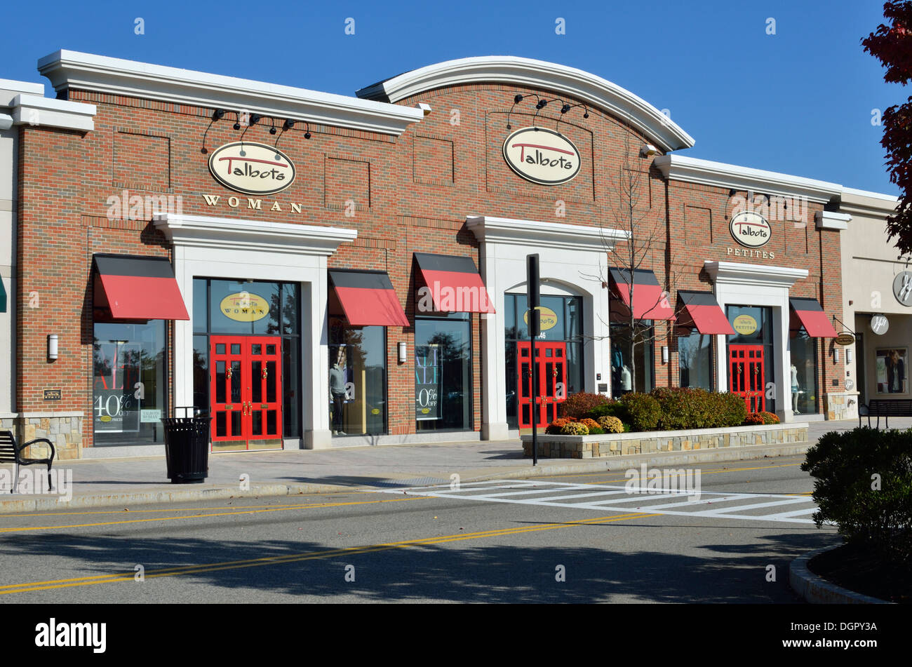 Die Außenseite des Talbots Frauen Kleidung Chain Store in Plymouth, Massachusetts, USA. Stockfoto