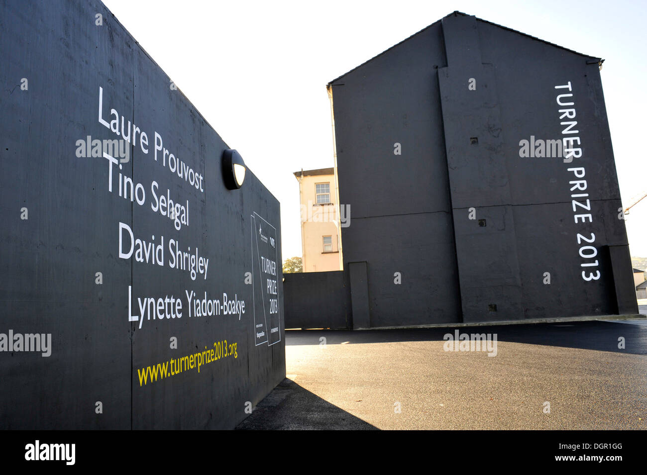 Eine Gesamtansicht der Gebäude in Ebrington Square, Derry, Londonderry, der Veranstaltungsort des 2013 Turner Prize. Stockfoto