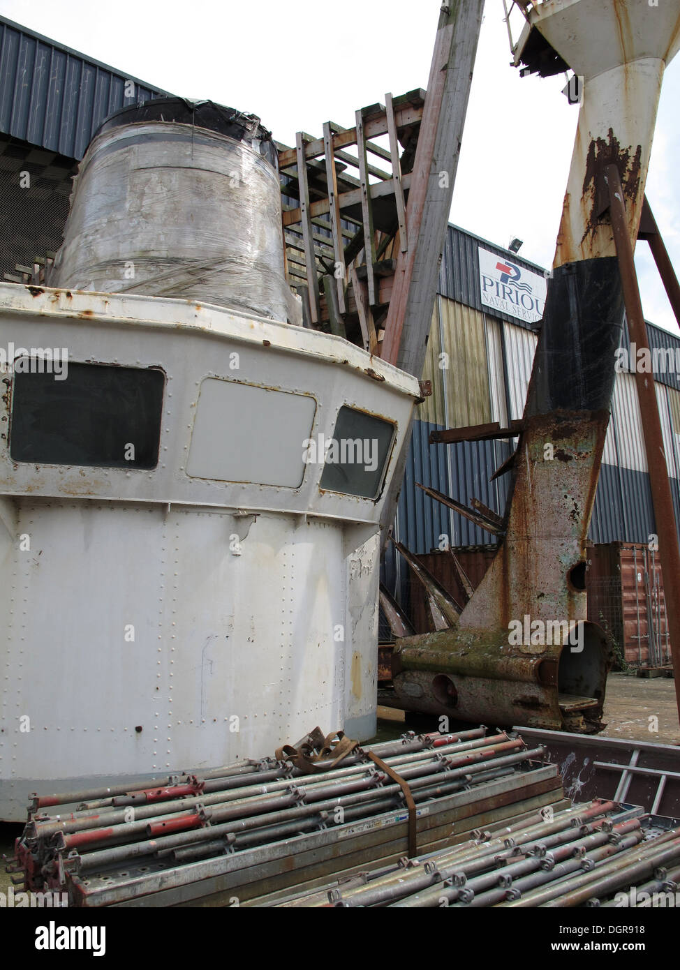 Das Calypso in Piriou Naval Service Werft im Hafen von Concarneau