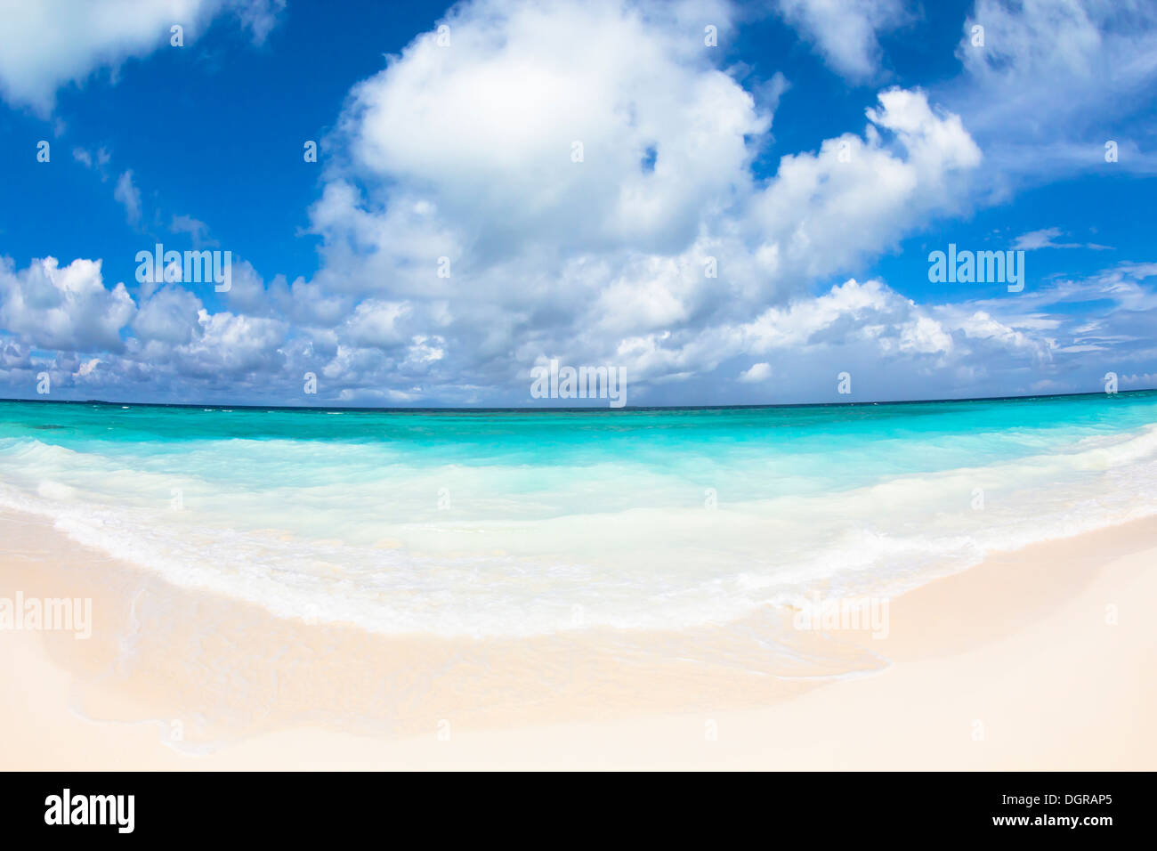 schöner Strand und cloud.maldives Stockfoto