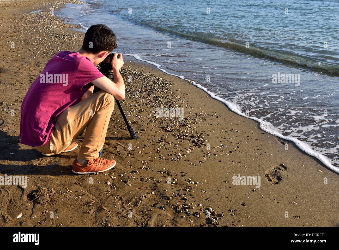 Ein Fotograf Fotografieren am Strand Stockfoto