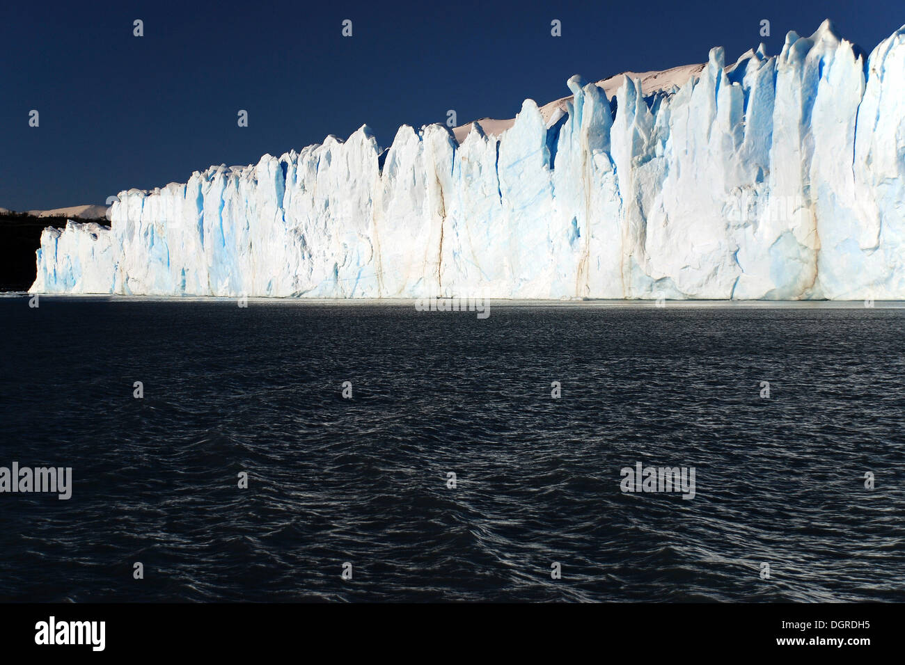 Böschung des Gletschers Perito Moreno am Lago Argentino, El Calafate, Patagonien, Argentinien, Südamerika Stockfoto