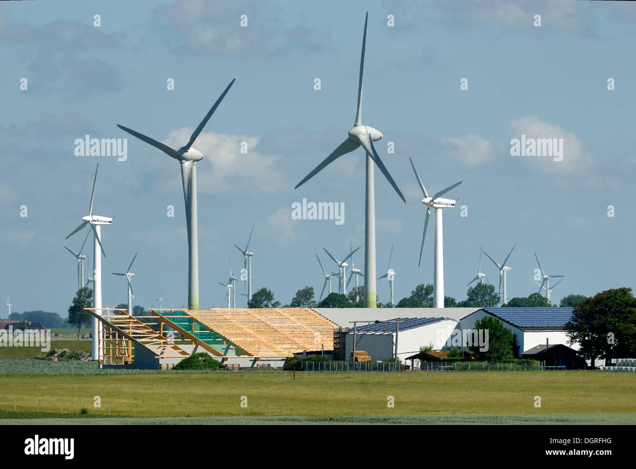 Erneuerbare Energien, Windenergie und den Bau einer Photovoltaikanlage, Landkreis Dithmarschen, Schleswig- Holstein Stockfoto