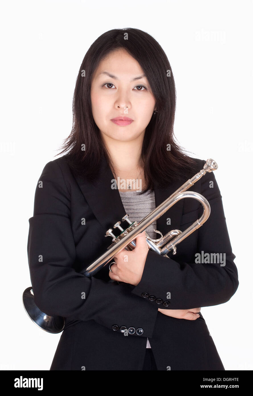 Porträt von weiblichen Trompeter - Isolated on White Stockfoto