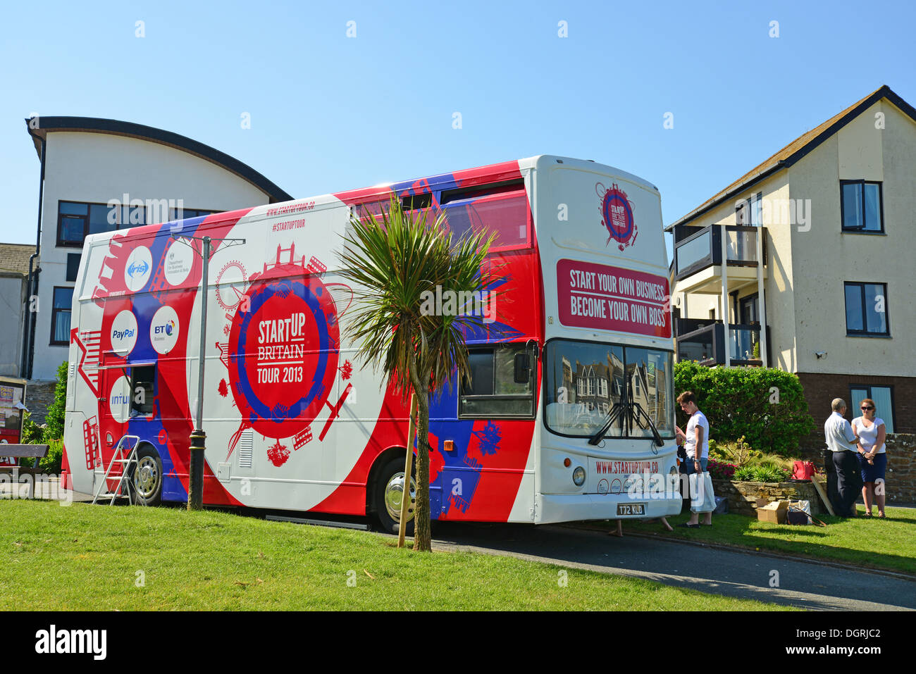 "Start Up Britain" Business Ideen Bus am Meer, Newquay, Cornwall, England, Vereinigtes Königreich Stockfoto