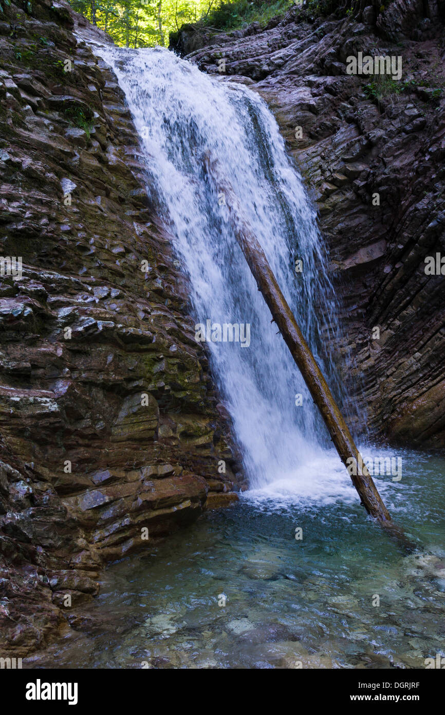 Wasserfall bei Schleifmuehlenklamm, Unterammergau, Bayern Stockfoto