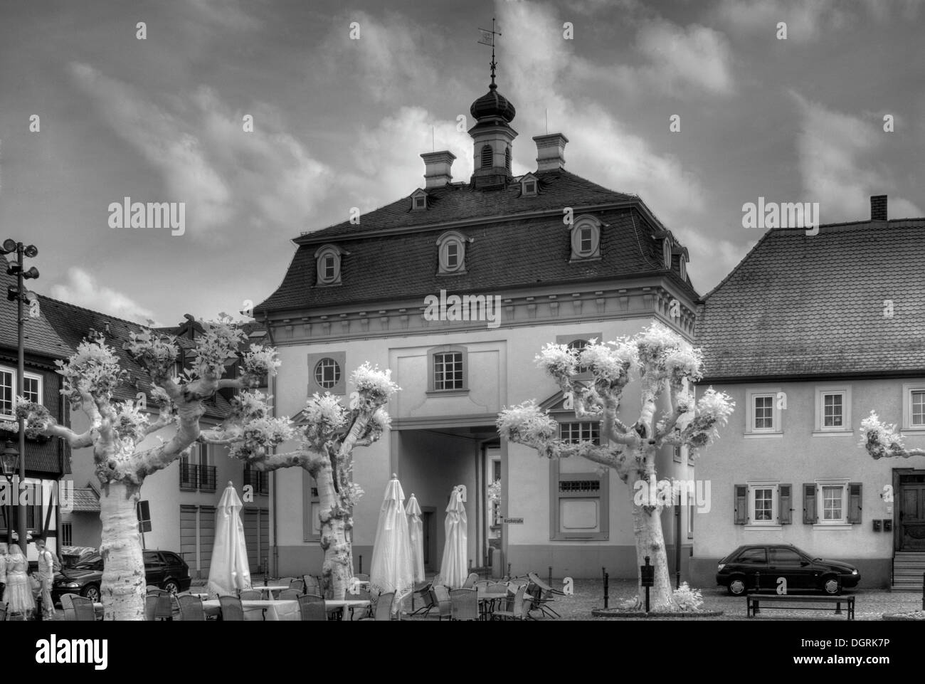 Firma WPS medienservice, torhaus Gebäude zu Ehren des Besuchs des Grafen eugen Erwein von Schönborn 1764, Heusenstamm, Hessen Stockfoto