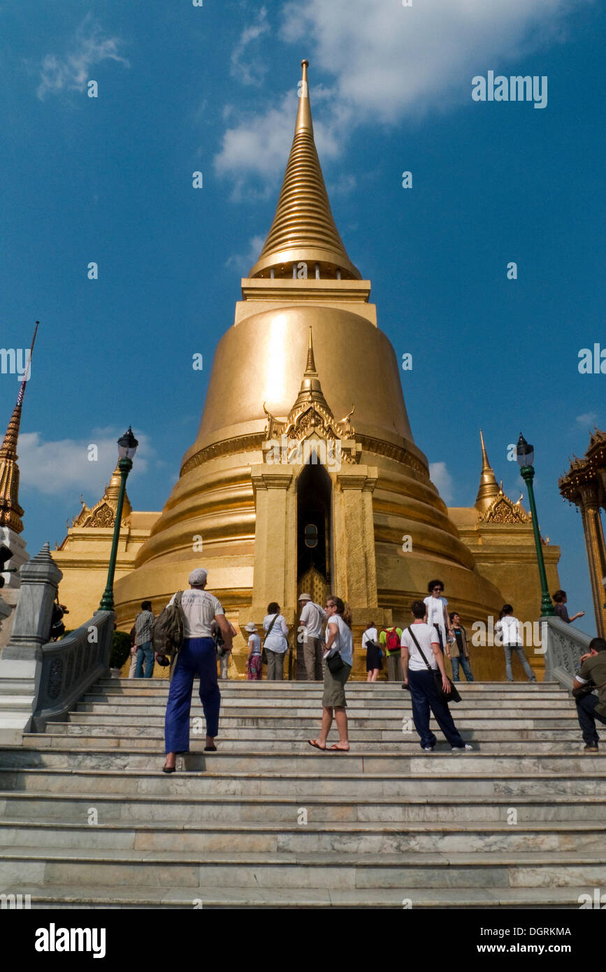 Wat Phra Kaeo Tempel Phra Sri Rattana Chedi, Cloud Tower, Bangkok, Thailand, Asien Stockfoto