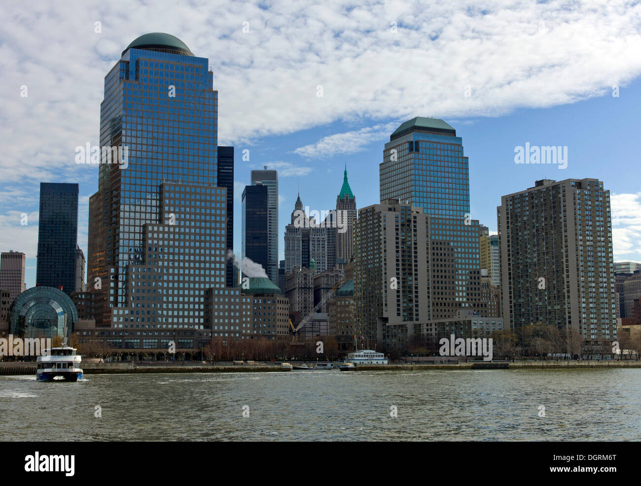 Skyline von New York mit drei World Financial Center, Tribeca, Weststraße, untere Manhattan, Manhatten, New York, USA Stockfoto