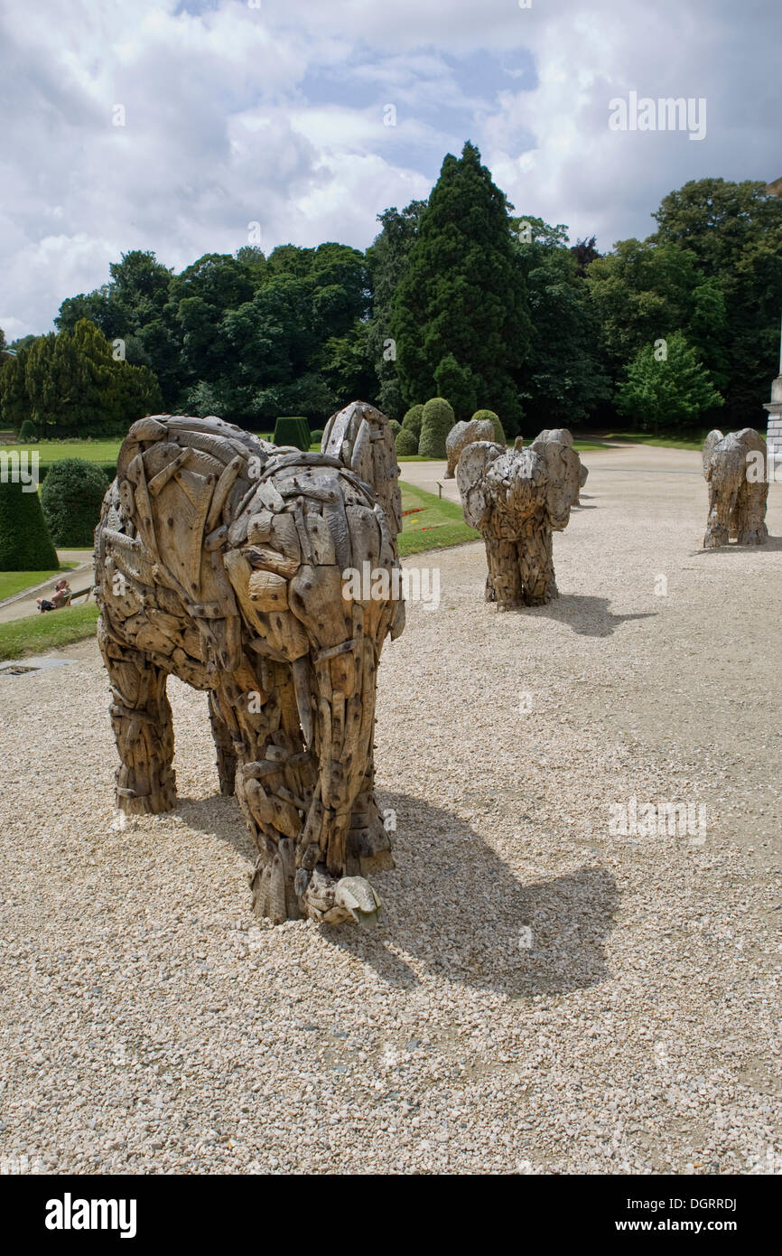 Elefanten-Skulpturen im Park das Königliche Museum für Zentralafrika, Tervuren, Belgien, Europa Stockfoto