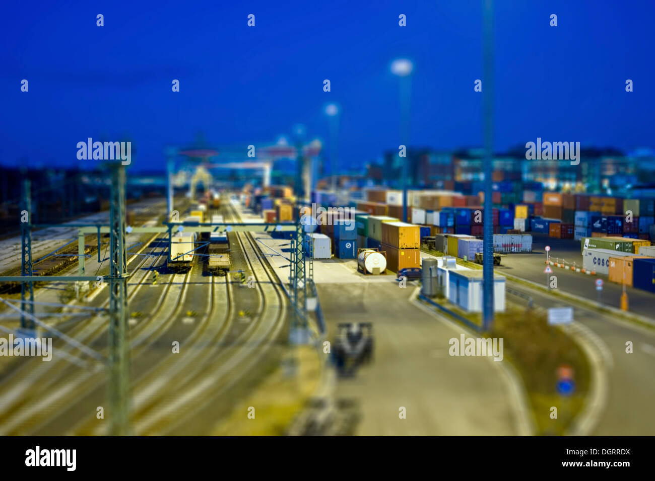 Blick auf ein Container-terminal, Miniaturansicht, Tilt-Shift-Effekt reduziert Schärfentiefe, Frankfurt Am Main, Hessen Stockfoto