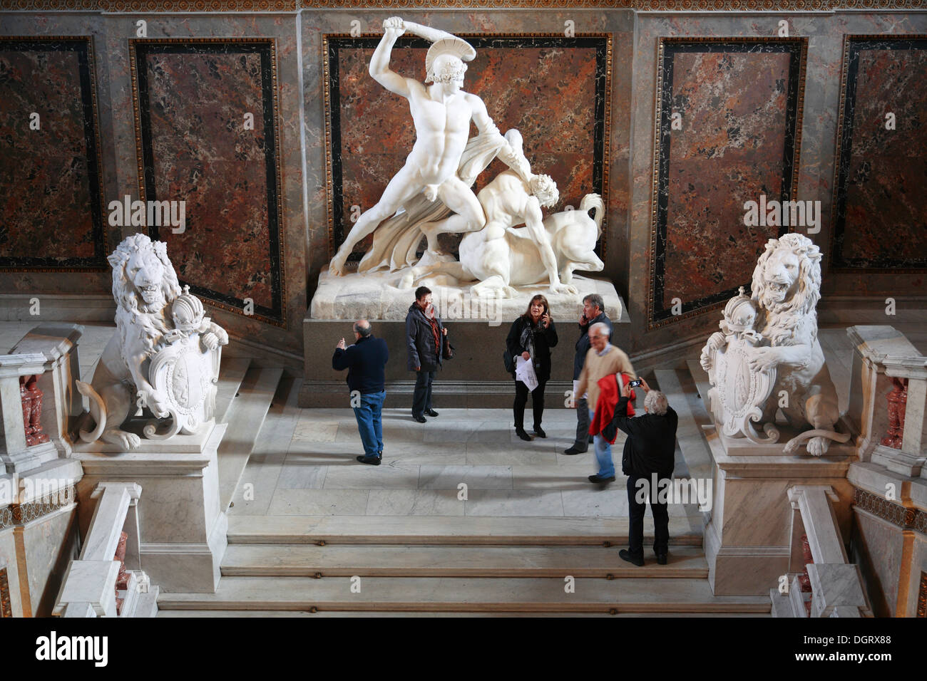 Kunsthistorisches Museum, Kunsthistorisches Museum, Statue von Theseus und Centaur, Haupttreppe, Wien, Österreich, Europa Stockfoto