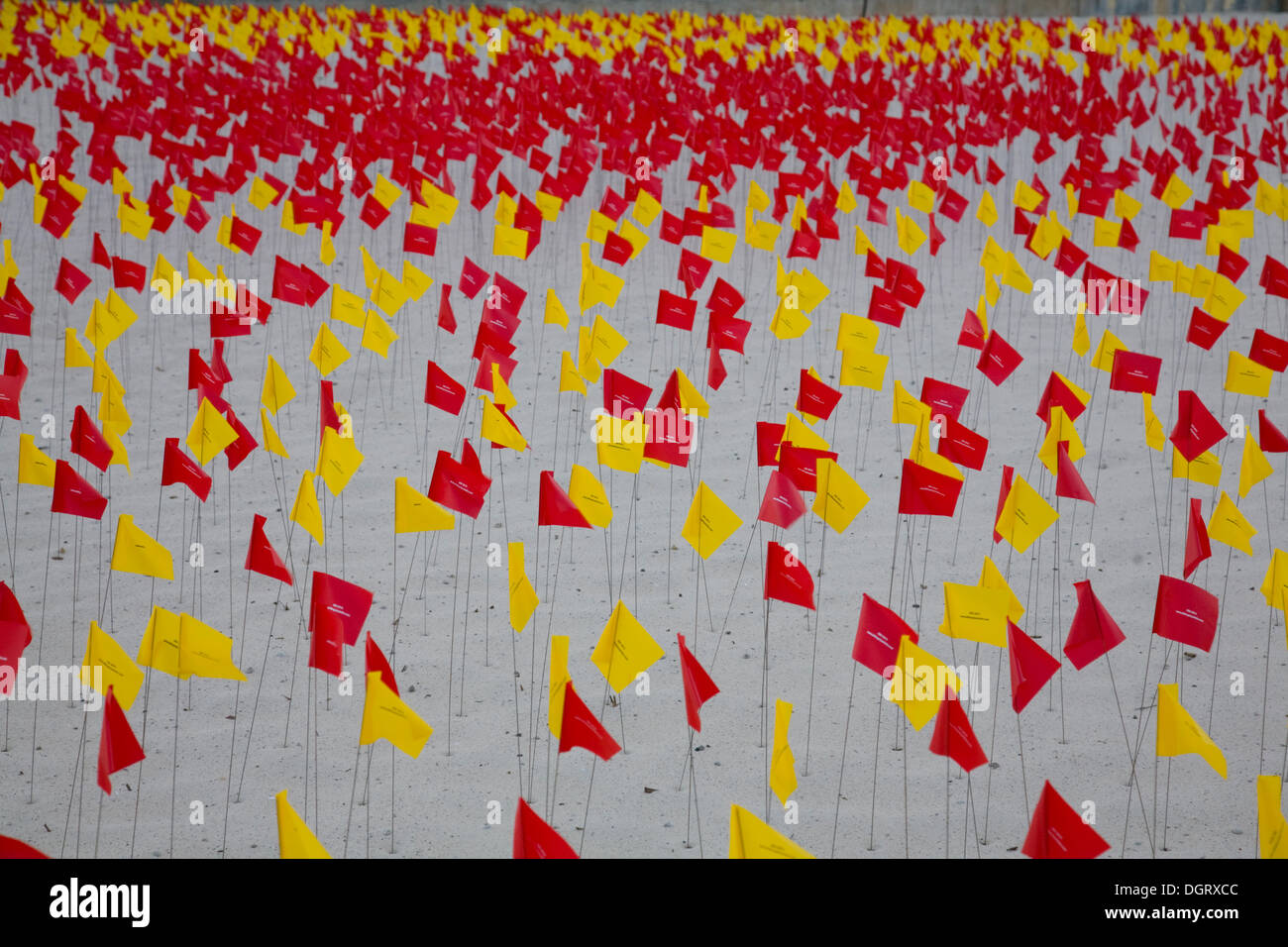 Sydney, Australien. 24. Oktober 2013. Skulptur am Meer ist eine jährliche Veranstaltung entlang der Küste zwischen Bondi und Tamarama Strände in Sydney. Abgebildet ist Red Centre von Carl Billingsley © Martin Beere/Alamy Live News Stockfoto