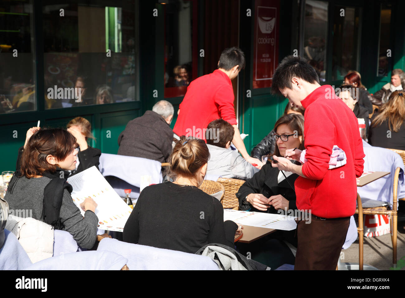 Outdoor-Restaurant am Naschmarkt, Wien, Österreich, Europa Stockfoto Outdoor-Restaurant am Naschmarkt, Wien, Österreich, Europa Stockfoto
