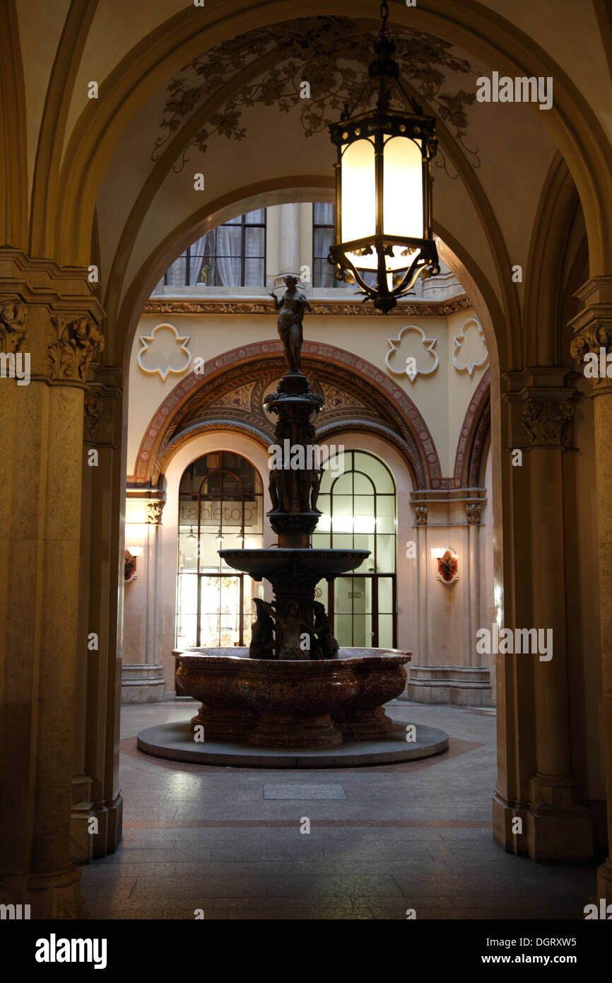 Brunnen in Freyung Passage im Palais Ferstel, Wien, Österreich, Europa Stockfoto