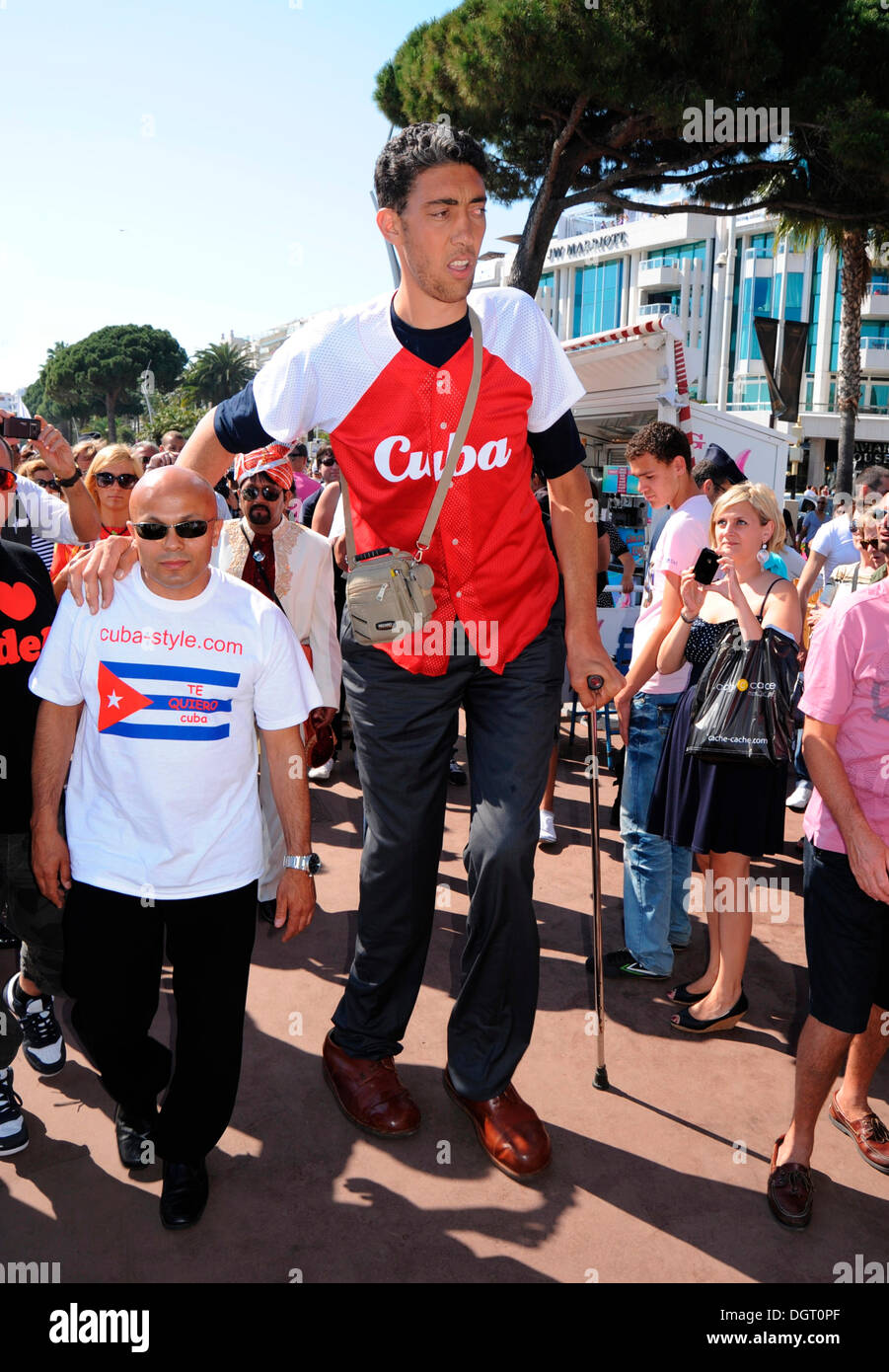 Sultan Kosen, Guinness World Record Holder als der größte lebende Männer, 246,5 cm, Cannes, Frankreich, Europa Stockfoto