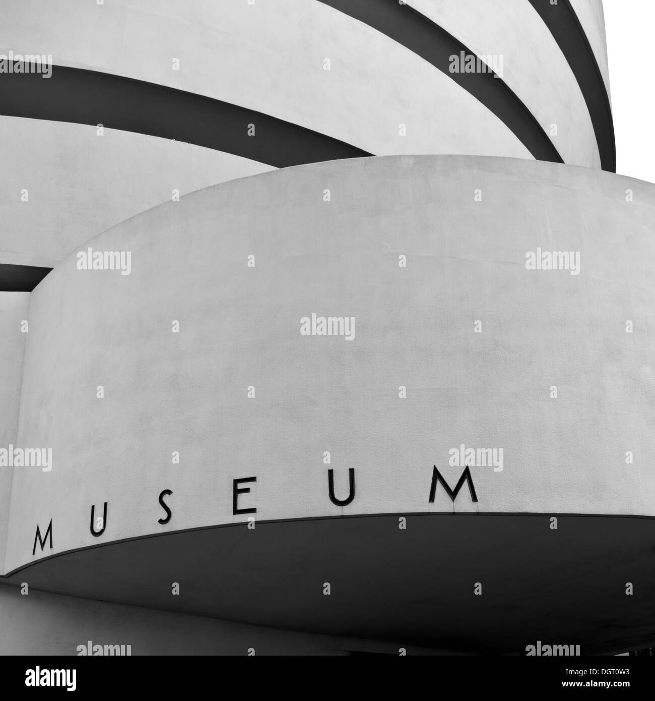 New York, schwarz / weiß-Fassade des Guggenheim Museums, 19. Dezember 2011 Stockfoto