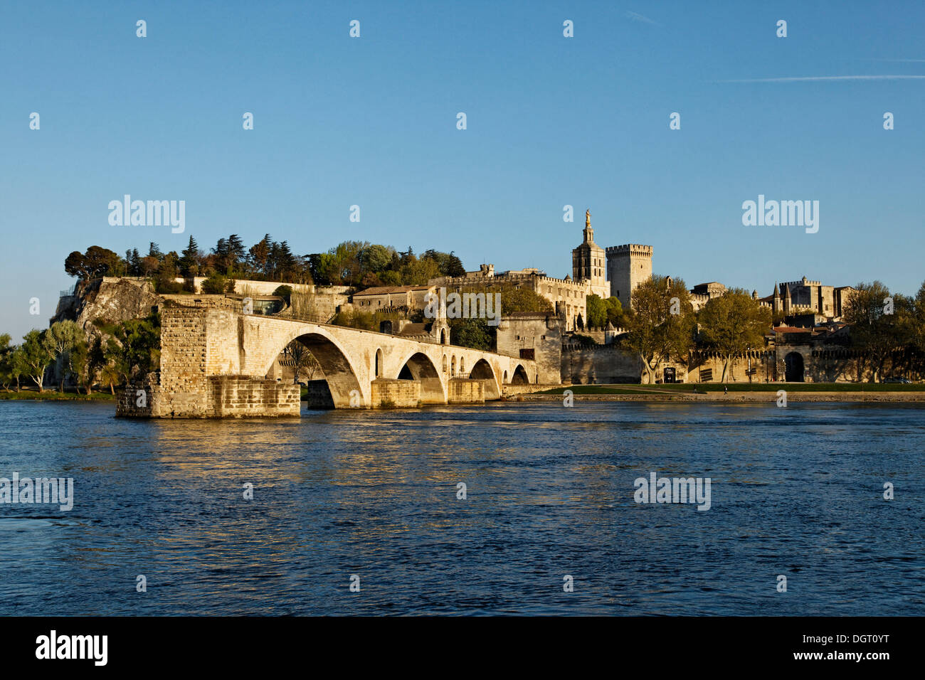 Pont Saint-Bénézet Brücke und den Papstpalast Avignon, Provence Region, Frankreich, Europa Stockfoto