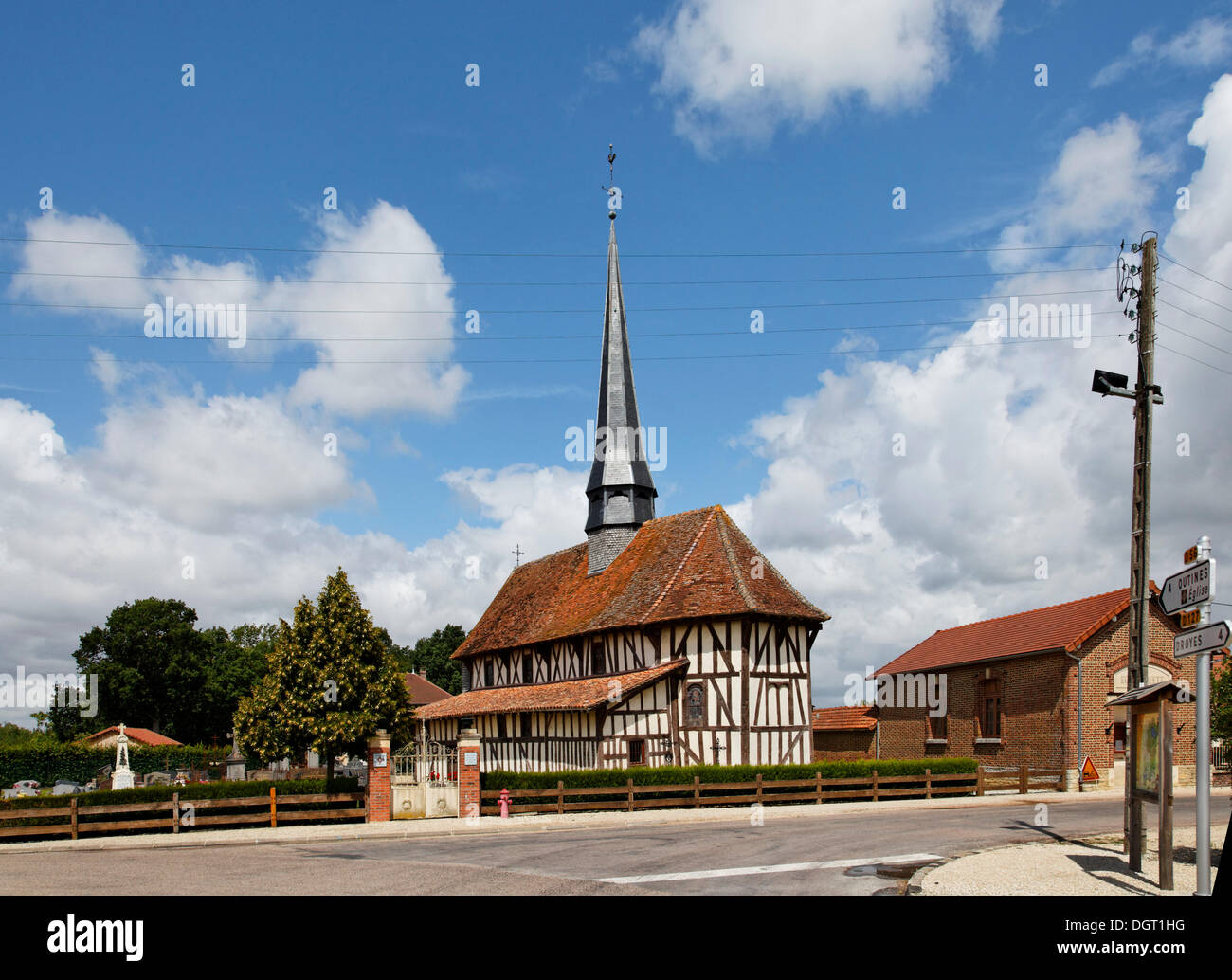 Fachwerk Kirche von Bailly-le-Franc, Via Francigena, Montier-En-Der, Departement Haute-Marne, Champagne-Ardenne Region Stockfoto
