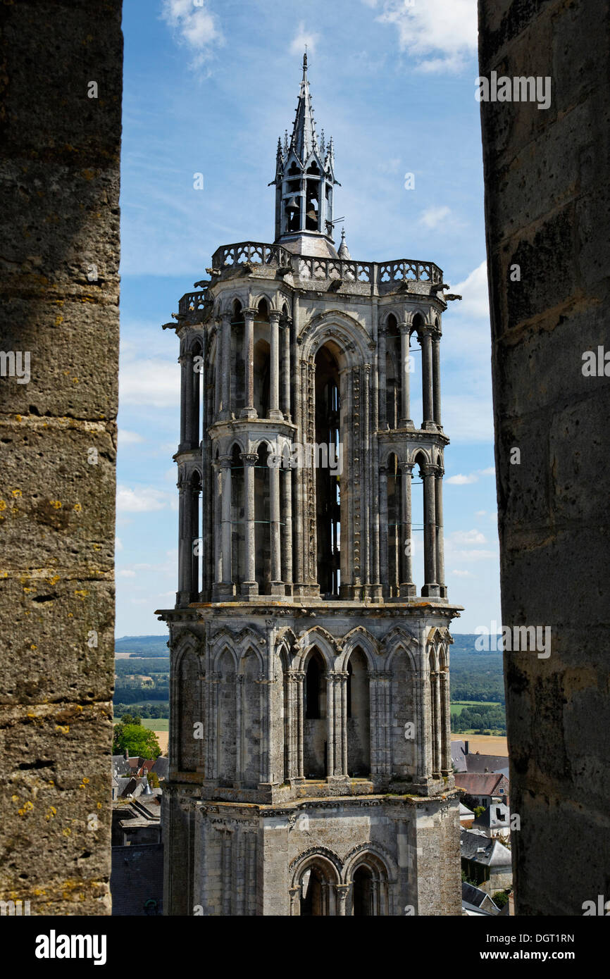 Laon Kathedrale, Ausblick auf den südlichen Turm auf den flankierenden Gang, Laon, Via Francigena, einer alten Straße aus Frankreich nach Rom Stockfoto