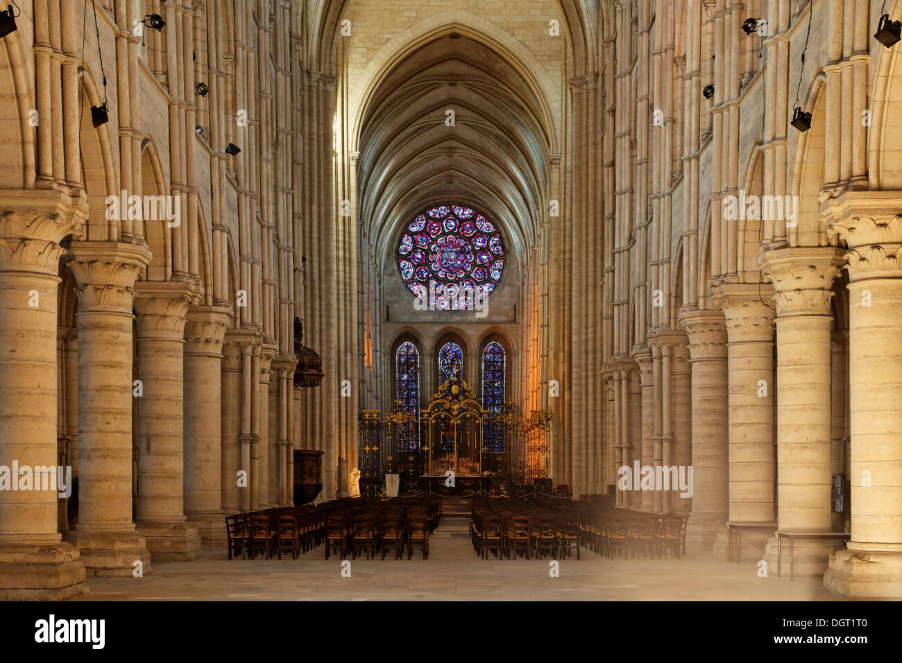 Laon Kathedrale, Kirchenschiff, Laon, Via Francigena, einer alten Straße aus Frankreich nach Rom, Departement Aisne, Picardie, Frankreich Stockfoto