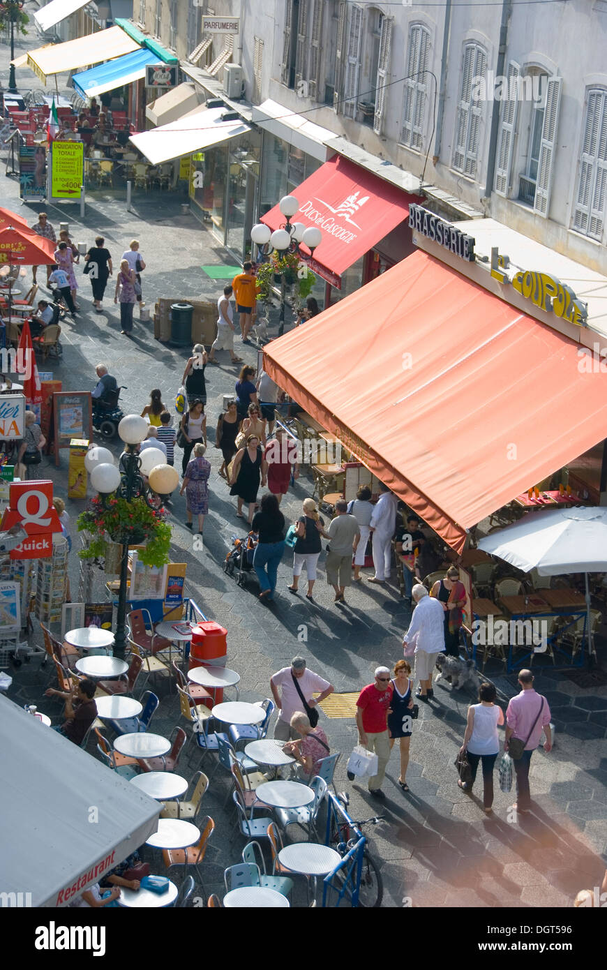 Nizza, Côte d'Azur, Frankreich, die französische Riviera - Straße Ecke Cafe Stockfoto