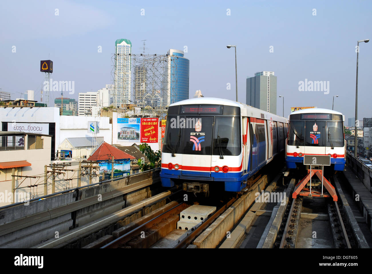 Transport von Sky Train, Skytrain Station Saphan Taksin, Bangrak, Bang Rak-Bezirk, Bangkok, Krung Thep, Thailand, Asien Stockfoto