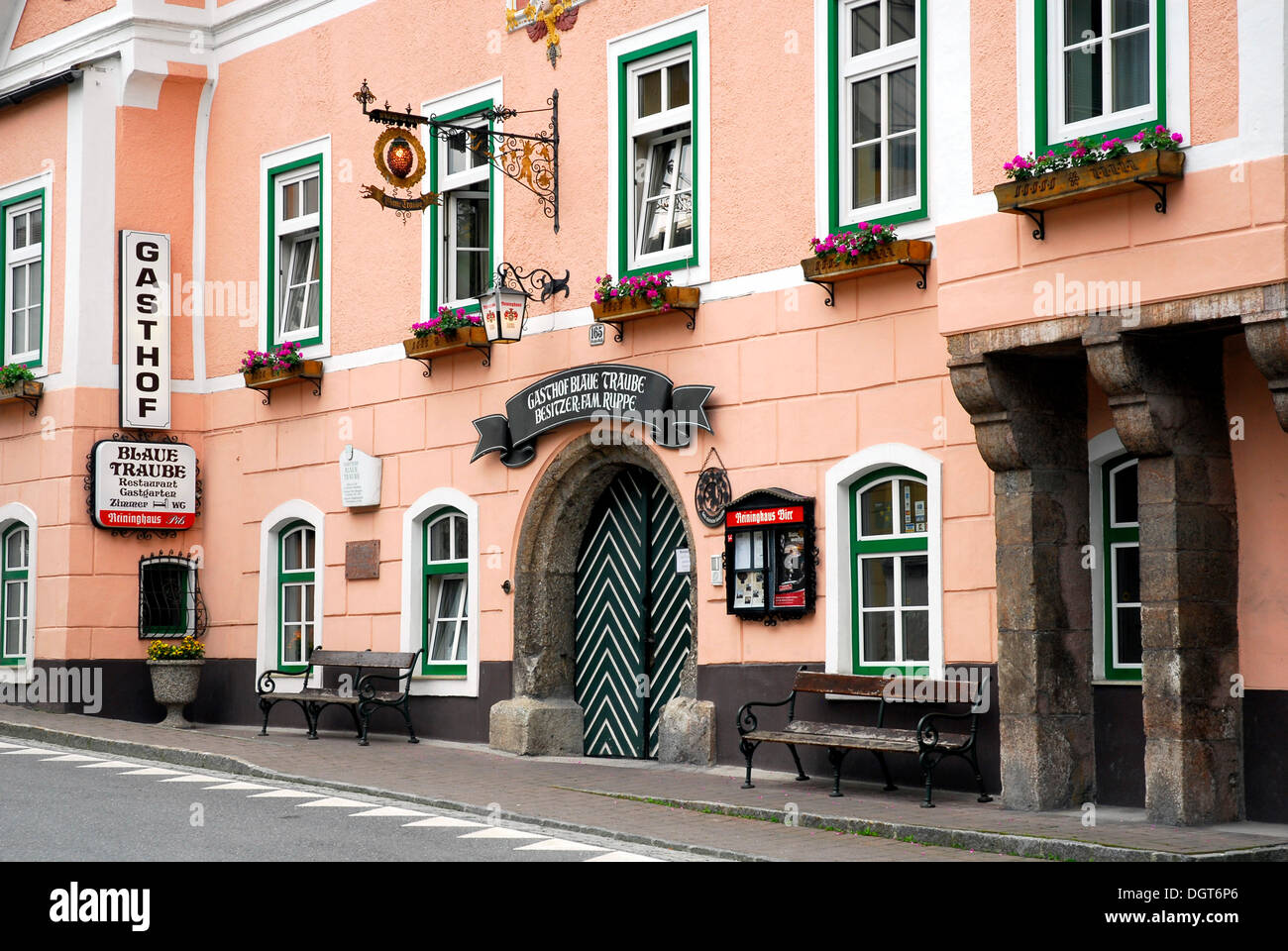 Hotelrestaurant Gasthof Blaue Traube in Bad Aussee, Ausseerland, Totes  Gebirge, Salzkammergut, Steiermark-Alpen, Österreich, Europa  Stockfotografie - Alamy