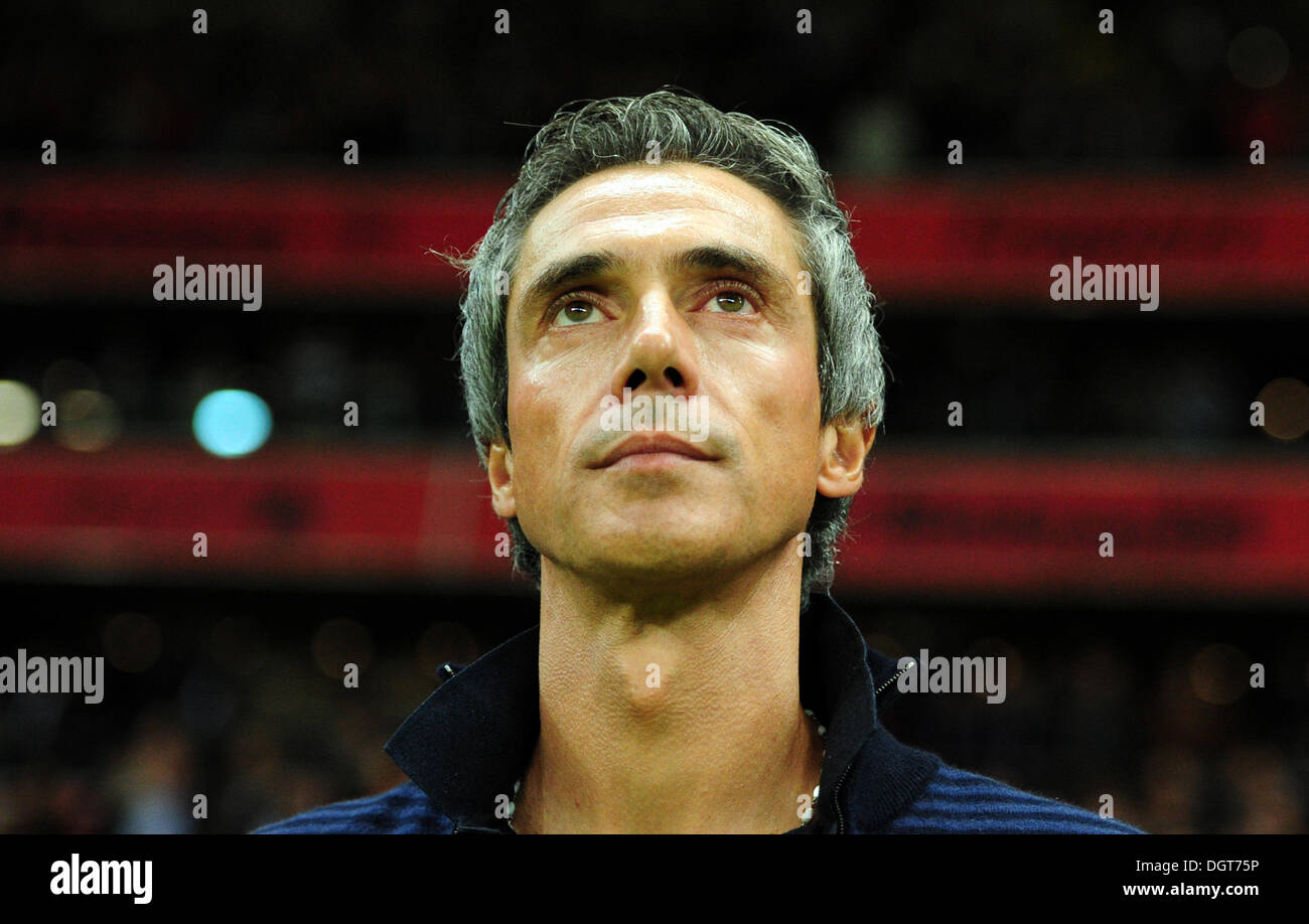 Frankfurt Main, Deutschland. 24. Oktober 2013. Tel Avivs Trainer Paulo Sousa in der Gruppe F der Europa League match zwischen Eintracht Frankfurt und Maccabi Tel Aviv Frankfurt-Stadion in Frankfurt Main, Deutschland, 24. Oktober 2013. Foto: DANIEL REINHARDT/Dpa/Alamy Live News Stockfoto