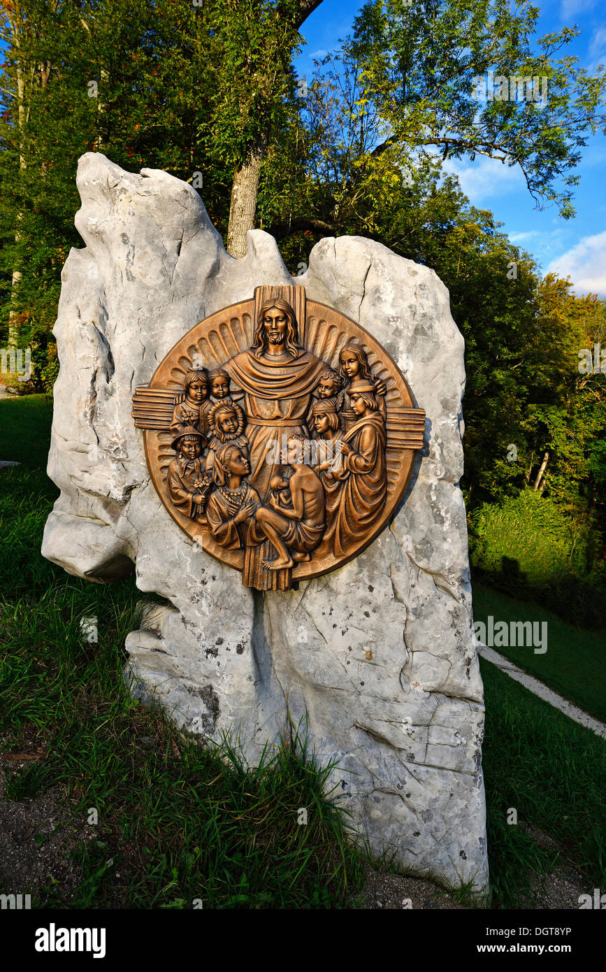 Bronzetafel an der Kapelle der Seligpreisungen Mitterweinfeld, Berchtesgadens Berg, Berchtesgaden, Bayern, Oberbayern Stockfoto