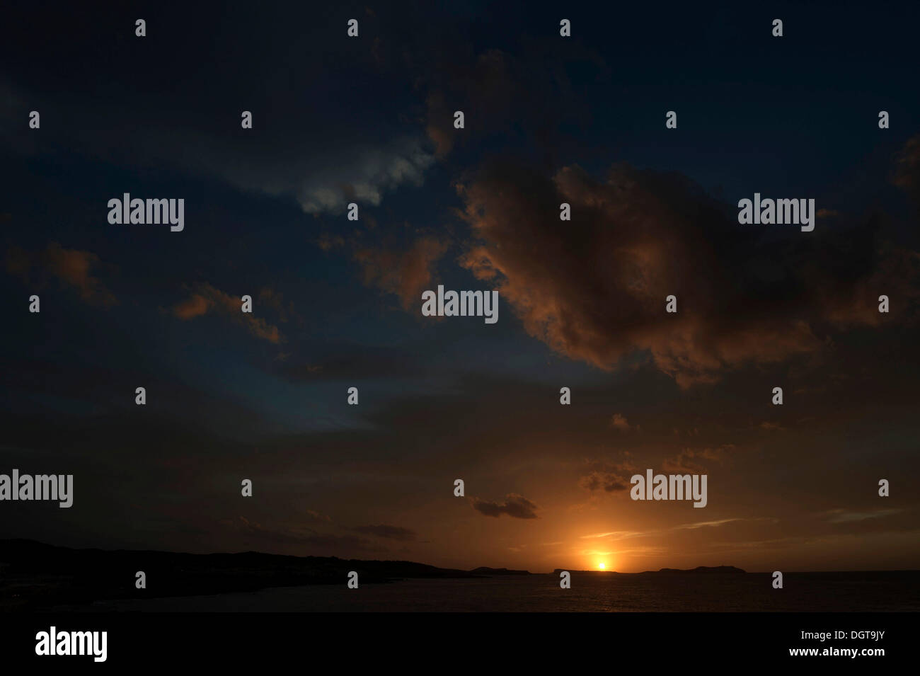 Sonnenuntergang in der Nähe von Sant Antoni, Ibiza, wurden Inseln oder Inseln, Balearen, Spanien, Europa Stockfoto