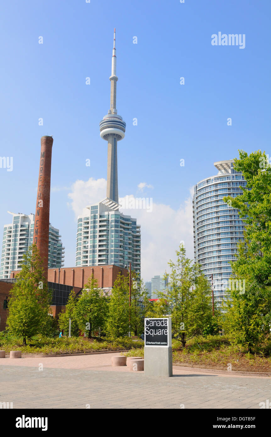 Canada Square, Toronto Hafengebäude mit CN Tower und Stadt in Ontario. Stockfoto