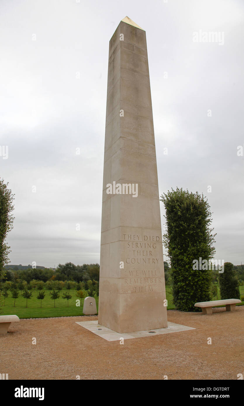 Der Obelisk in der Streitkräfte-Gedenkstätte, National Memorial Arboretum Alrewas, in der Nähe von Lichfield, Staffordshire, England, UK Stockfoto