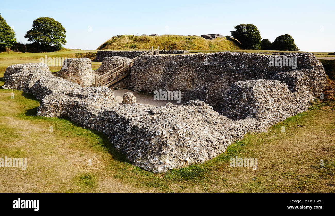 Dom-Ruinen in Old Sarum in der Nähe von Salisbury Wiltshire UK eine normannische Burg und Kathedrale innerhalb einer Eisenzeit Wallburg Stockfoto